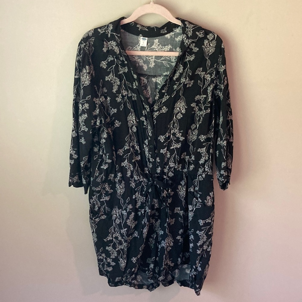 Old navy womens long sleeve romper with pockets! Cute pattern!
